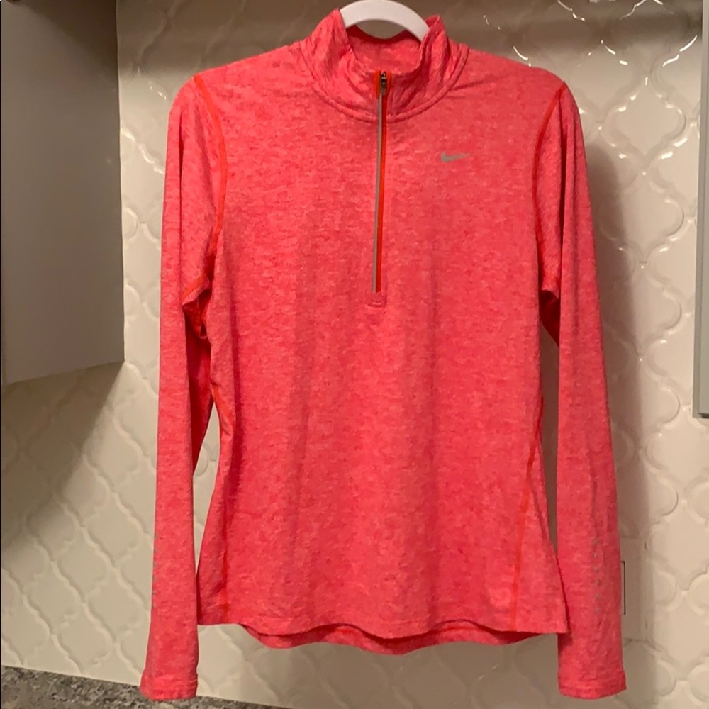 NWOT Beautiful Nike Woman’s Running Pull Over 🧡